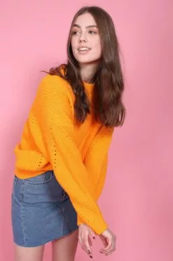 Second Female Nynne Knit O-neck - Blazing Orange -Second Female Salg vl6IvqMWTxCM3yo5L5ZF IMG 6023