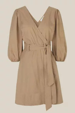 Second Female Phoebe Wrap Short Dress - Praline -Second Female Salg wNdn4WBSsWetbMBHLXmj 53536 6042 4 1000x 1b75655a 68c5 4c24 87d1 080e908cc7a0